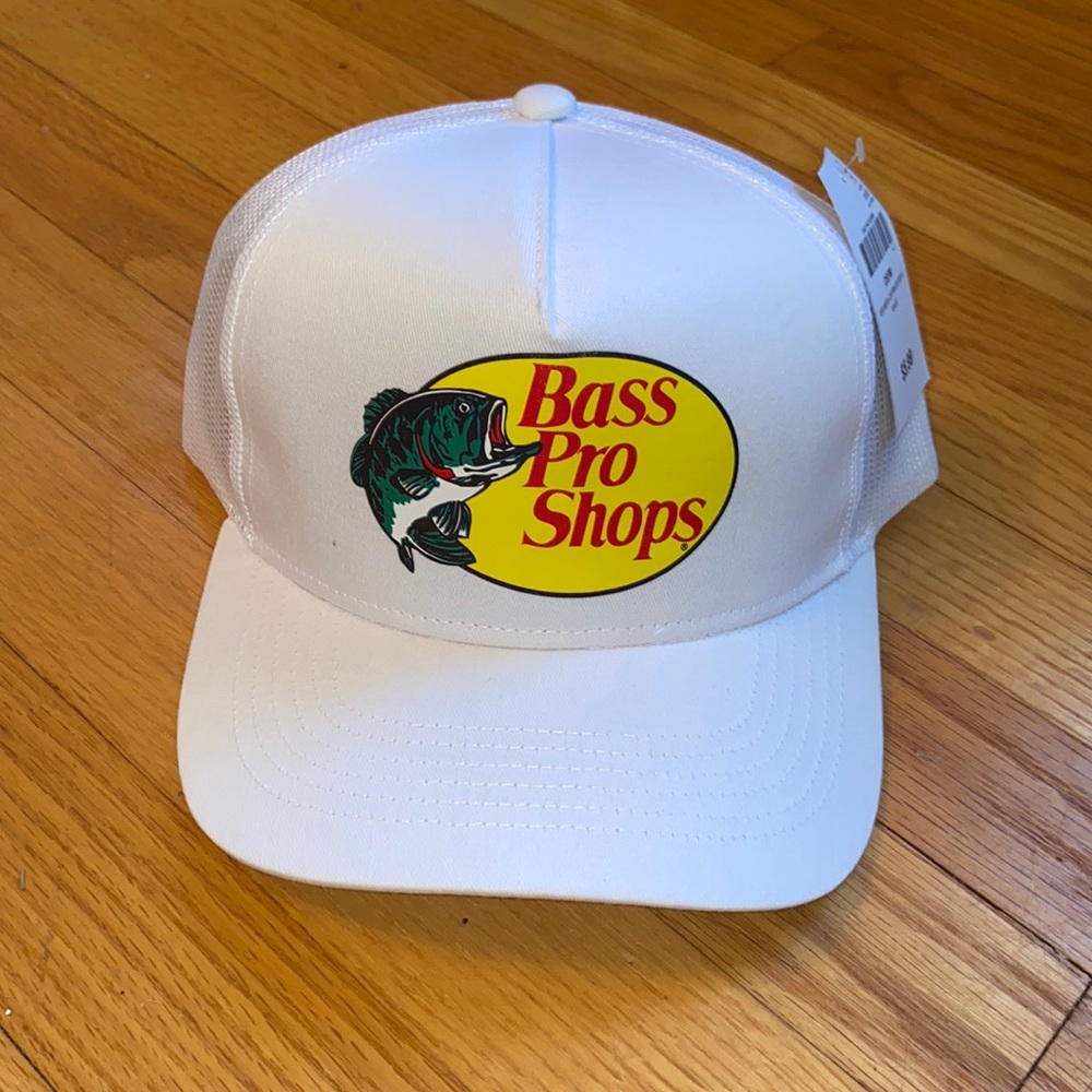 NWT Bass Pro Shop Trucker Hat🎣 WHITE